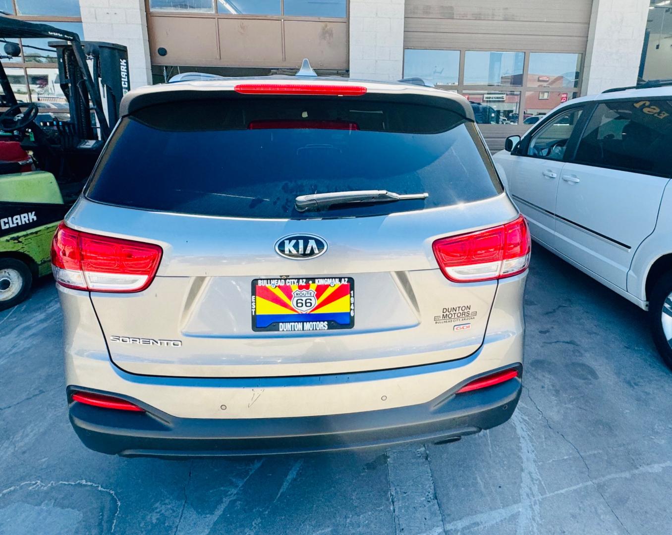 2017 Silver Kia Sorento (5XYPG4A35HG) , located at 2190 Hwy 95, Bullhead City, AZ, 86442, (928) 704-0060, 0.000000, 0.000000 - 2017 kia sorento L. 2.4 i4 engine. New engine with warranty installed 4/4/24. bluetooth, backup camera, satellite radio. this suv is fully loaded IN house financing available. Free warranty, free carfax. - Photo#10